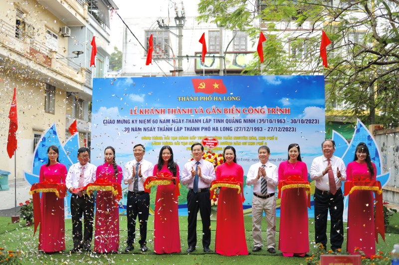 Phường Trần Hưng Đạo khánh thành và gắn biển công trình chào mừng kỷ niệm 60 năm ngày thành lập tỉnh Quảng Ninh, 30 năm ngày thành lập thành phố Hạ Long