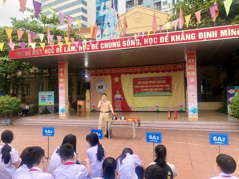 Tuyên truyền, giáo dục pháp luật cho học sinh trường THCS Kim Đồng