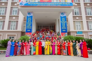 Phụ nữ phường Trần Hưng Đạo hưởng ứng "Tuần lễ áo dài" năm 2023