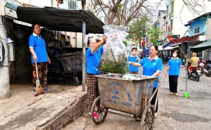 PHƯỜNG TRẦN HƯNG ĐẠO RA QUÂN TỔNG DỌN VỆ SINH MÔI TRƯỜNG, TẠO MỸ QUAN ĐÔ THỊ CHÀO MỪNG CÁC NGÀY LỄ LỚN